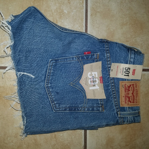 😍 501 LEVI'S 😍 Mid rise Cut off Jean shorts - Picture 4 of 9